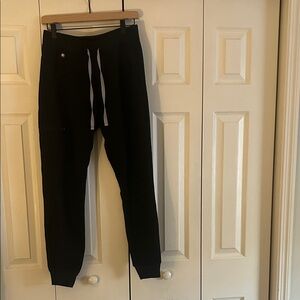 FIGS Black Jogger Pants *barely worn*